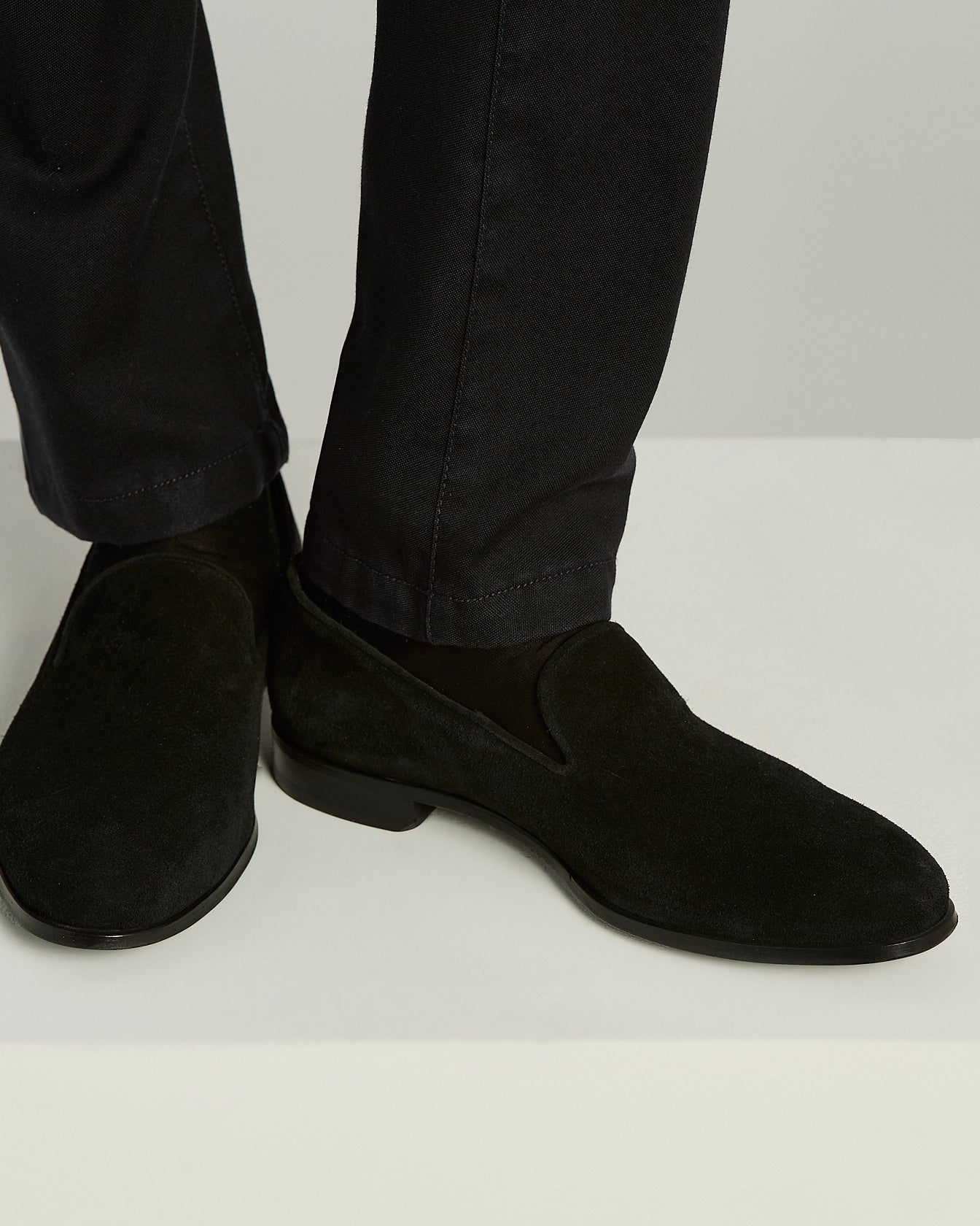 SUEDE LOAFERS WITH AN ESSENTIAL SILHOUETTE