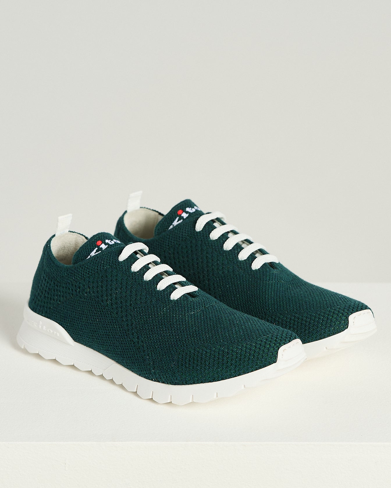 100% CASHMERE FITS SNEAKERS