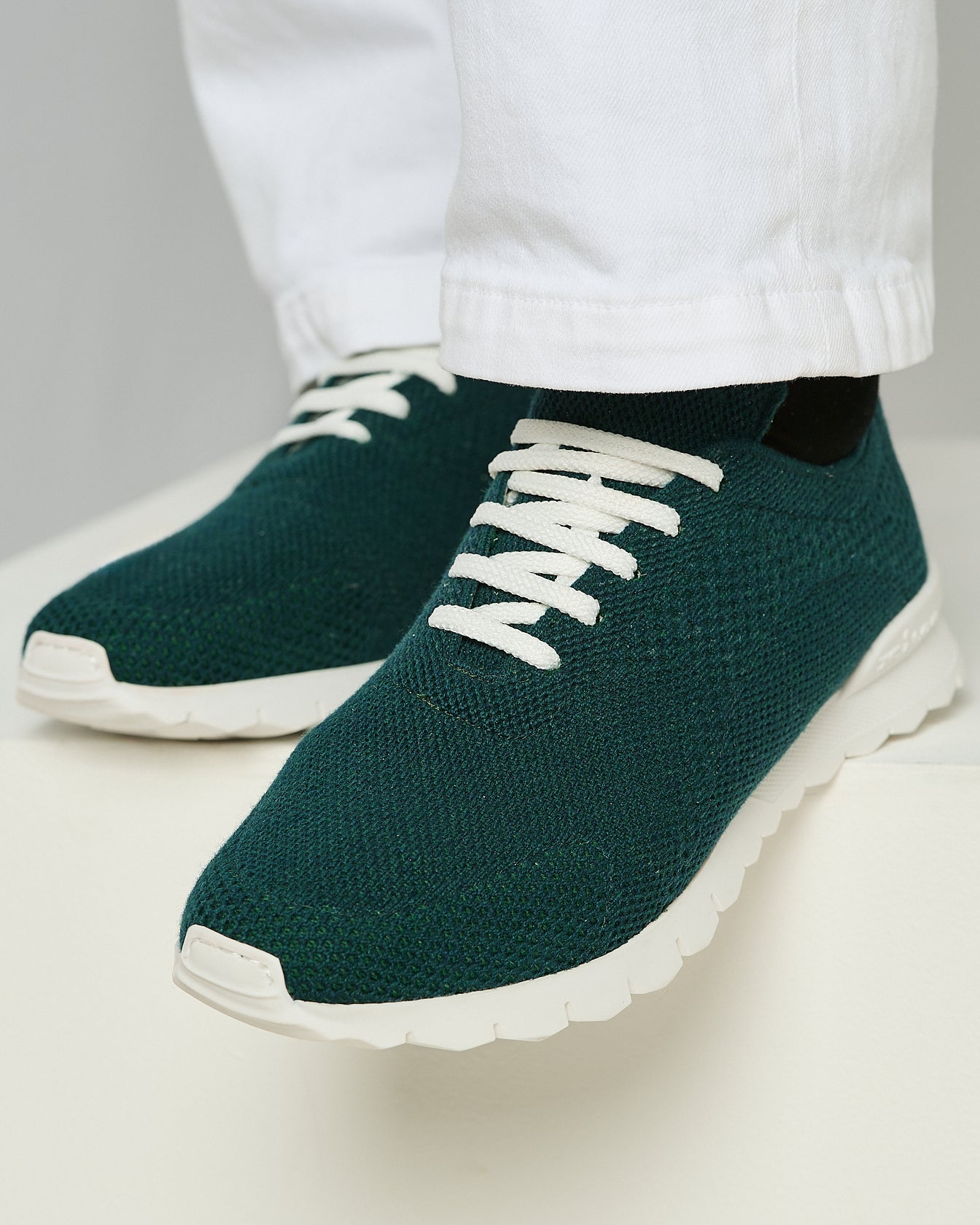 100% CASHMERE FITS SNEAKERS