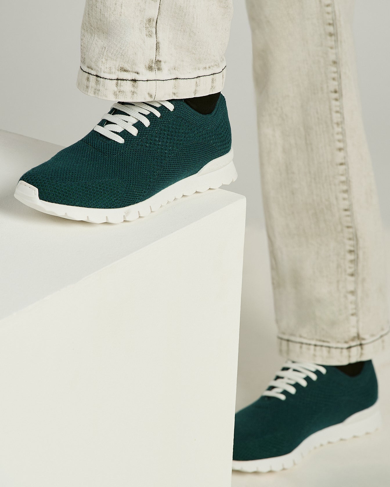 100% CASHMERE FITS SNEAKERS