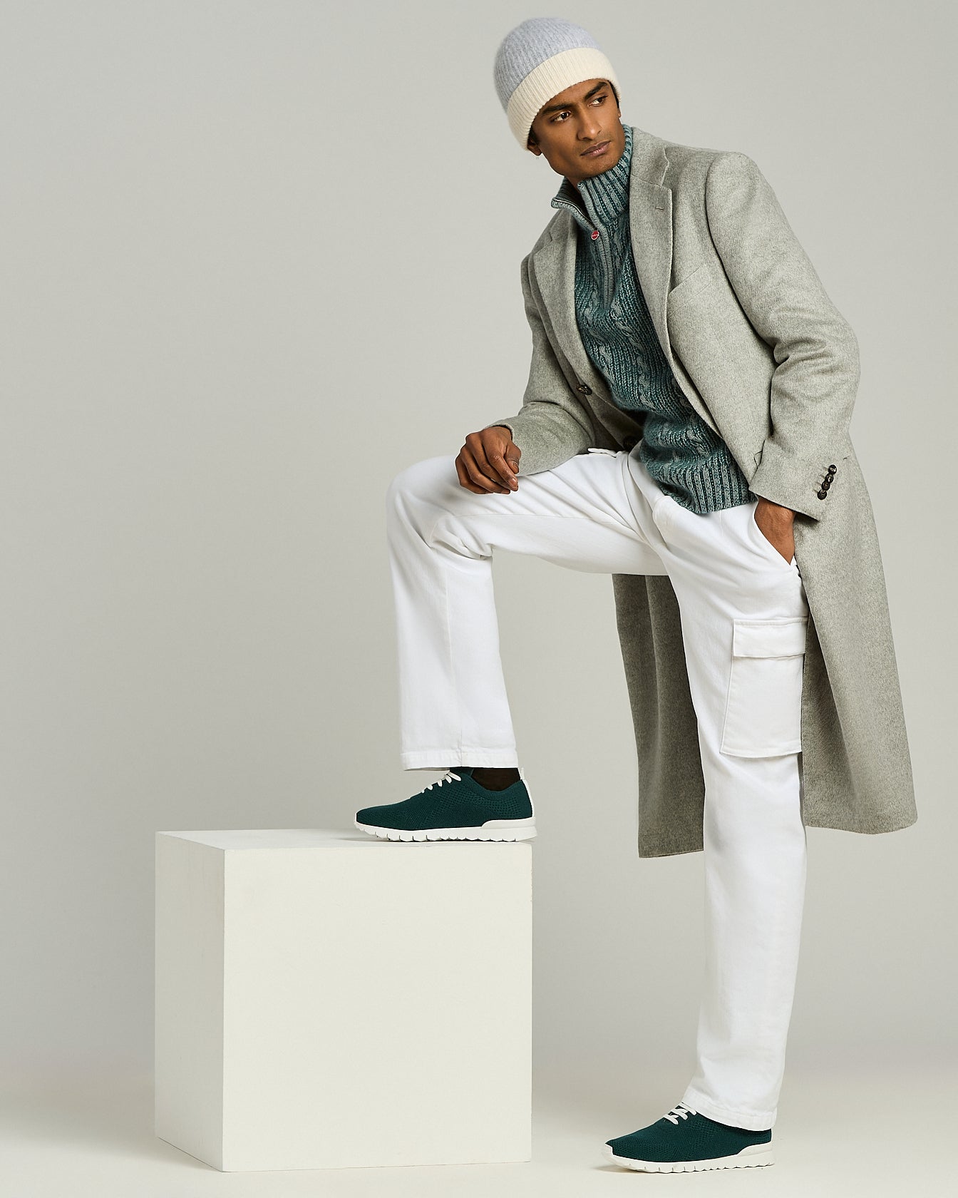100% CASHMERE FITS SNEAKERS