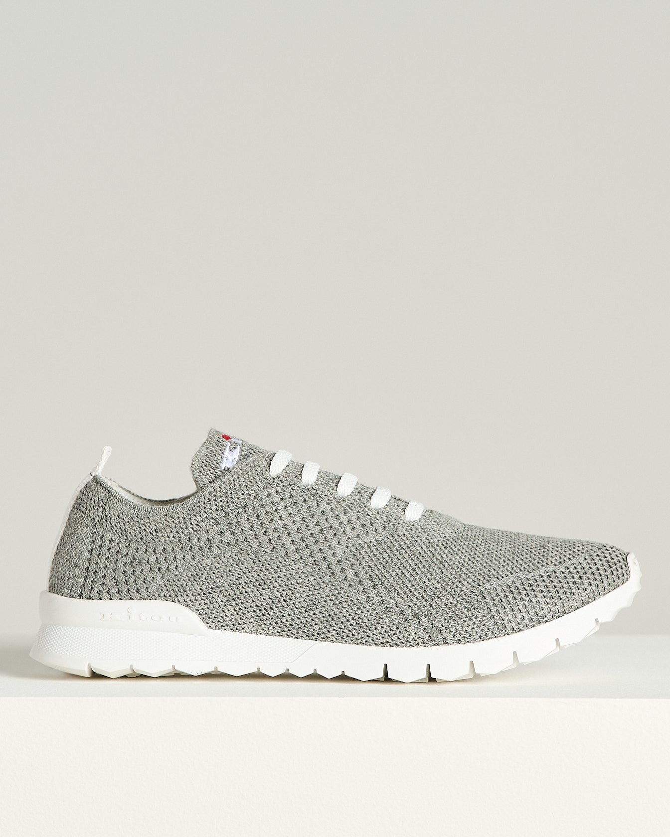 100% CASHMERE FITS SNEAKERS