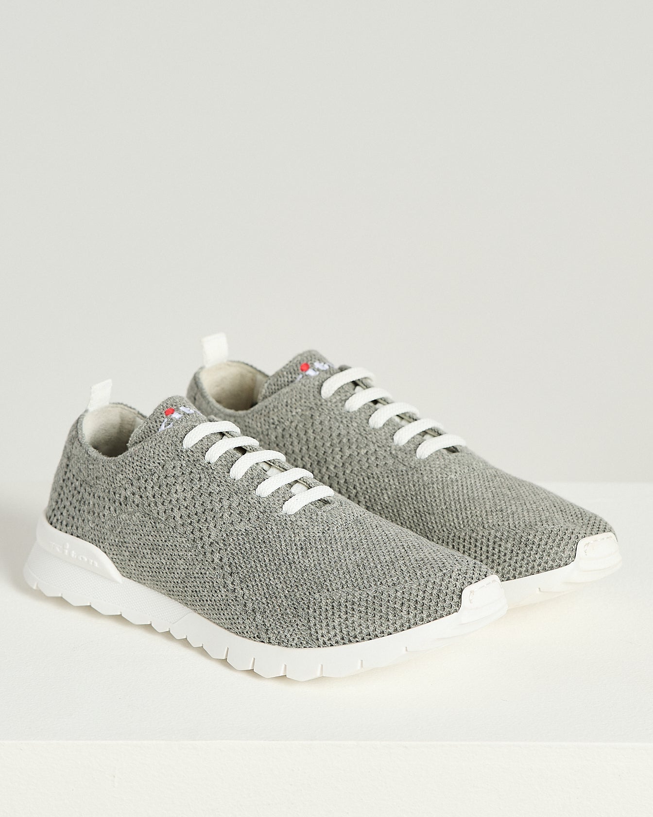 100% CASHMERE FITS SNEAKERS