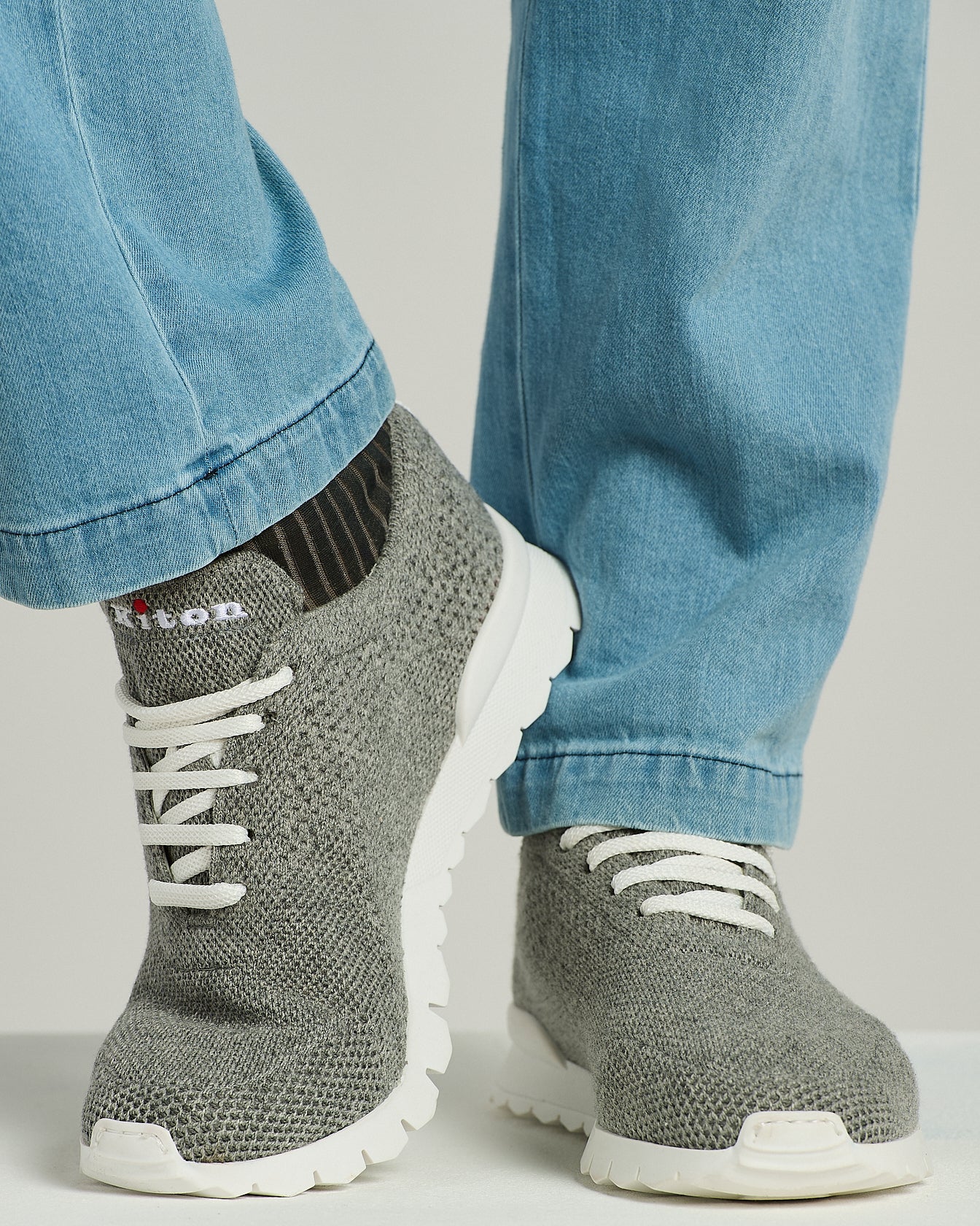 100% CASHMERE FITS SNEAKERS