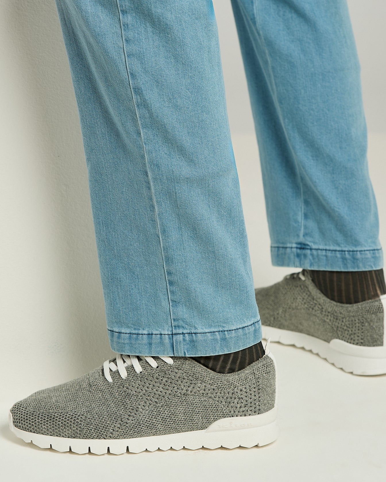 100% CASHMERE FITS SNEAKERS