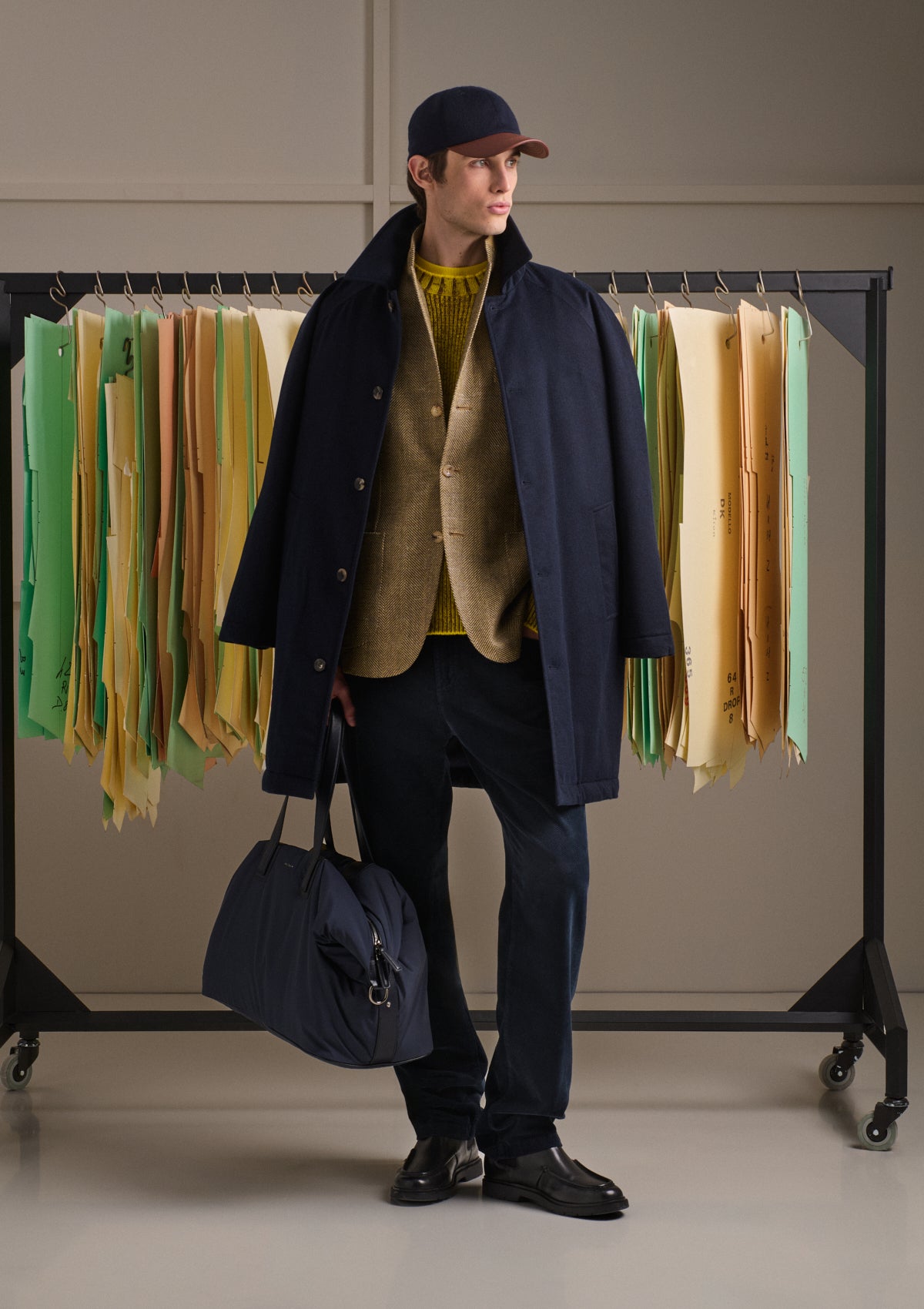 PURE CASHMERE OVERCOAT WITH CLEAN LINES