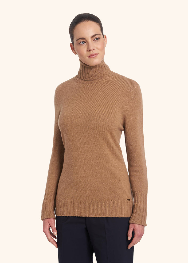 Kiton camel sweater for woman, made of cashmere - 2
